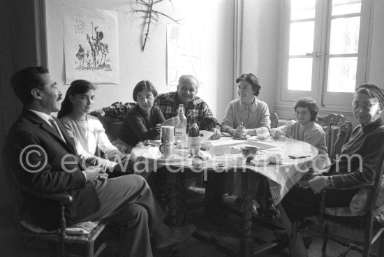 Alberto Magnelli and (from left) Michele Sapone, tailor of Pablo Picasso, his daughter Aika, Susi Magnelli, Slavka Sapone, D. di Gaetano and Mme Gerson, mother of Susi. With Picasso: "Don Quichotte", 1955. La Ferrage, Plan-de-Grasse 1957. - Photo by Edward Quinn