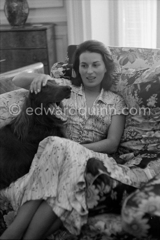 Silvana Mangano and her Irish Setter Mambo. Roquebrune-Cap-Martin 1955. - Photo by Edward Quinn