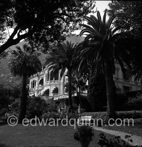Casa del Mare. Villa of Silvana Mangano and Dino de Laurentiis. Roquebrune Cap Martin 1955. - Photo by Edward Quinn