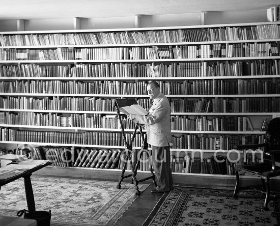 Somerset Maugham at his Villa Mauresque. Saint-Jean-Cap-Ferrat 1954. - Photo by Edward Quinn