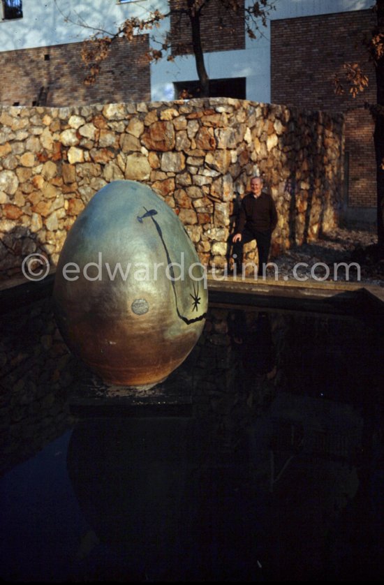 Joan Miró in the gardens of Musée Maeght in front of a small pool with an "Oeuf cosmique" by Miró in center. Saint-Paul-de-Vence 1964. - Photo by Edward Quinn