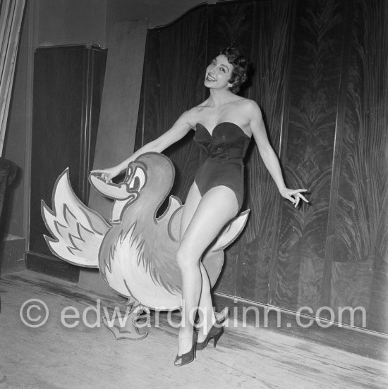 At the «Miss France» beauty contest, beauty queen Claude Renault in good humour. Nice 1955. - Photo by Edward Quinn