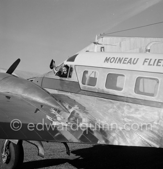 La Môme Moineau (the kid sparrow), "the richest woman of the Côte d\'Azur", former flower seller married to husband Mr. Benítez-Rexach, Dominican ship building millionaire. With her husbands gift, a Beech 18 (85’000’000 francs). Cannes Airport 1954. - Photo by Edward Quinn