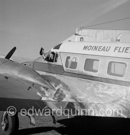 La Môme Moineau (the kid sparrow), "the richest woman of the Côte d\'Azur", former flower seller married to husband Mr. Benítez-Rexach, Dominican ship building millionaire. With her husbands gift, a Beech 18 (85’000’000 francs). Cannes Airport 1954. - Photo by Edward Quinn