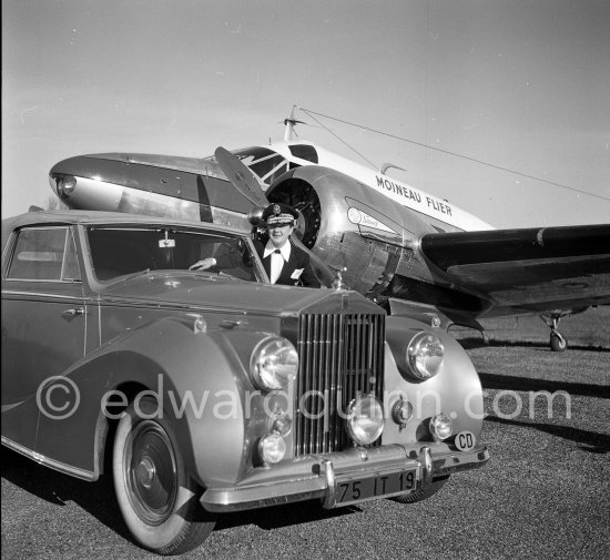 La Môme Moineau (the kid sparrow), "the richest woman of the Côte d\'Azur", former flower seller, married to Mr. Benítez-Rexach, Dominican ship building millionaire. On right the pilot. With one of her husbands gifts, a 1948 Rolls-Royce Silver Wraith, #LWAB63, 1950 Drophead Coupé Franay. Cannes Airport 1954. - Photo by Edward Quinn