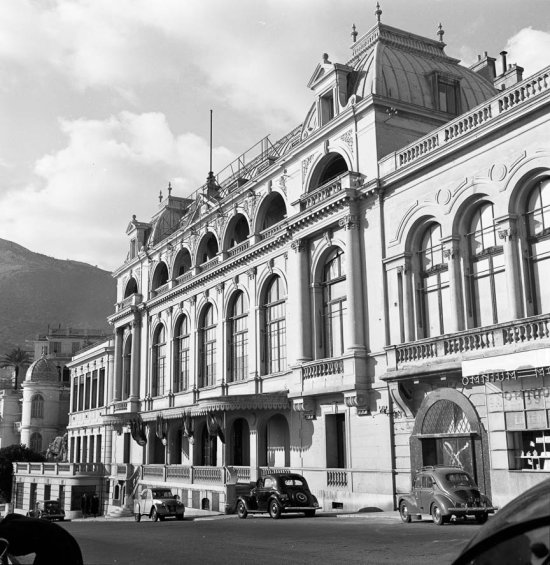 Olympic Maritime (later offices of Aristotle Onassis, former Sporting Club, Avenue Monte-Carlo, later Avenue d'Ostende. Monaco 1953. - Photo by Edward Quinn