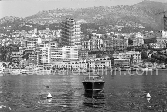Monaco with Le Schuylkill (wrong spelling on the sign: "Schuykill") and a Riva boat in 1963. - Photo by Edward Quinn