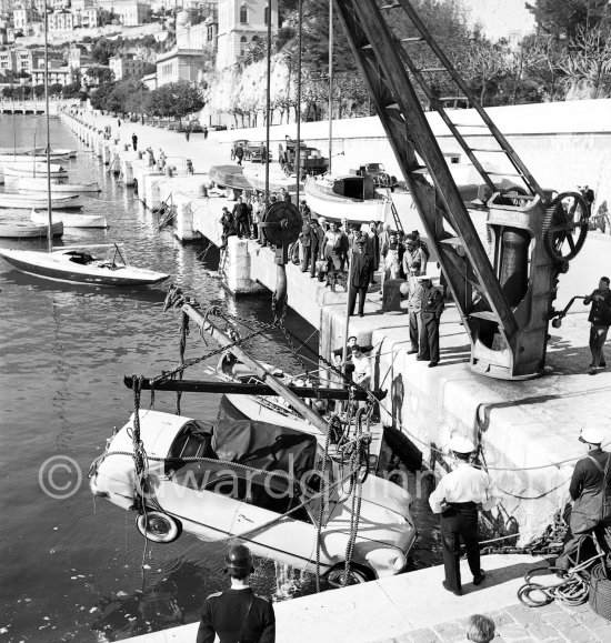 Car accident. Monaco 1951. Car: Ford Custom Deluxe convertible 1950 - Photo by Edward Quinn