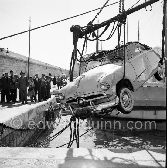 Car accident. Monaco 1951. Car: Ford Custom Deluxe convertible 1950 - Photo by Edward Quinn