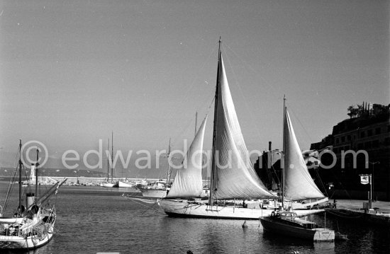 Unknown yacht. Monaco, ca. 1956. - Photo by Edward Quinn