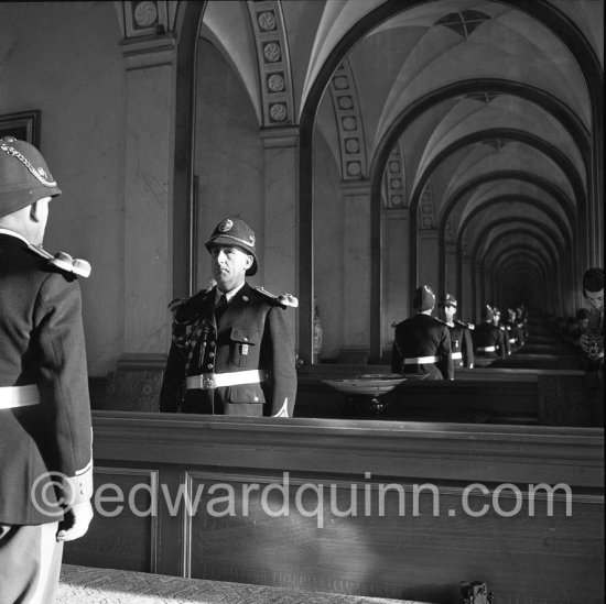 Monaco Palace 1954. (On the right Edward Quinn with his Rolleiflex) - Photo by Edward Quinn