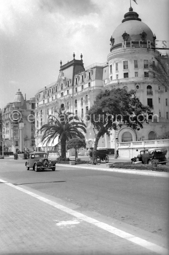 Hotel Negresco. Promenade des Anglais. Nice about 1952. Car: Citroën Traction Avant - Photo by Edward Quinn