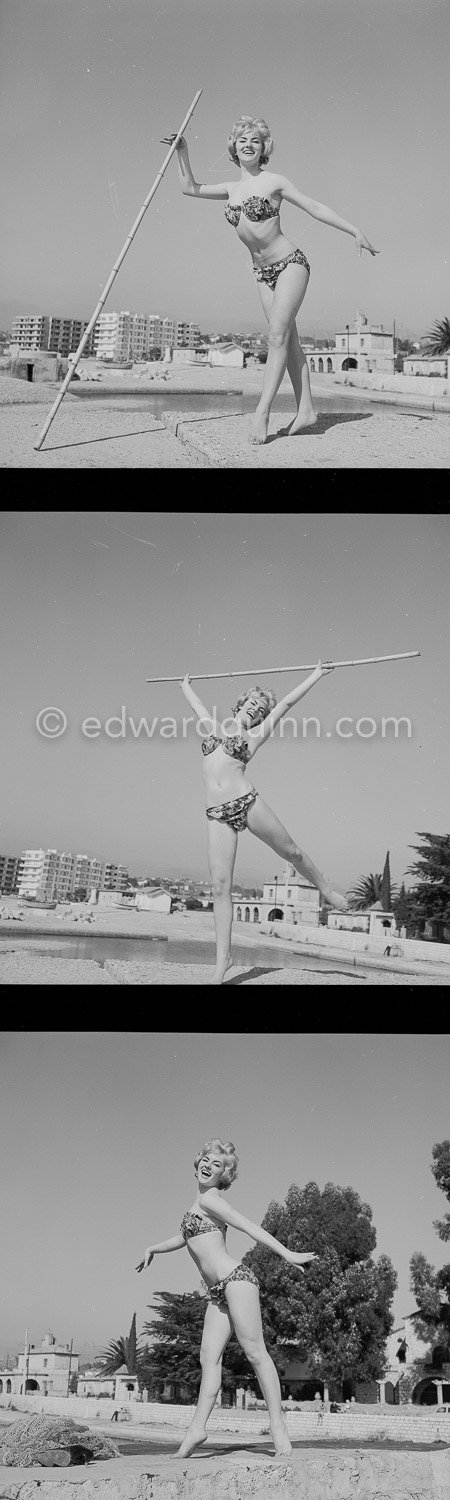 Anny Nelson ("Pin-up with Heart"), beauty queen "Miss Angora". Nice 1959. Contact prints. Photos from original negatives available. - Photo by Edward Quinn