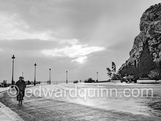 Winter weather at the Côte d'Azur. Nice 1951. - Photo by Edward Quinn