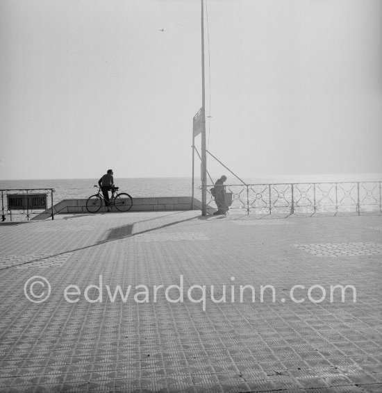 Promenade des Anglais, Nice 1952 - Photo by Edward Quinn