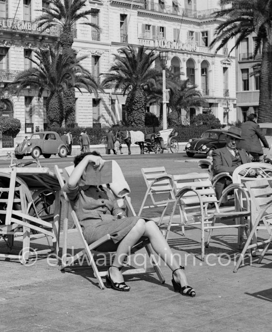 Promenade des Anglais, Hotel Luxembourg. Nice 1952 - Photo by Edward Quinn
