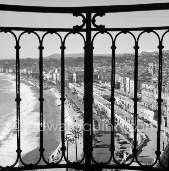 Promenade des Anglais. Nice in the \'50s. - Photo by Edward Quinn