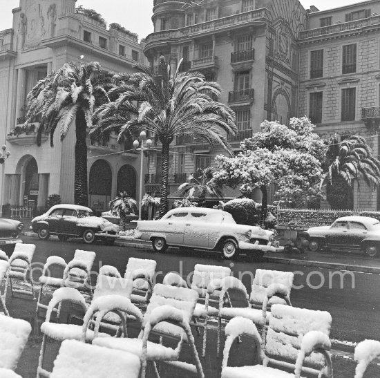 A rare view: Snow on the Promenade des Anglais. Nice 1955. - Photo by Edward Quinn