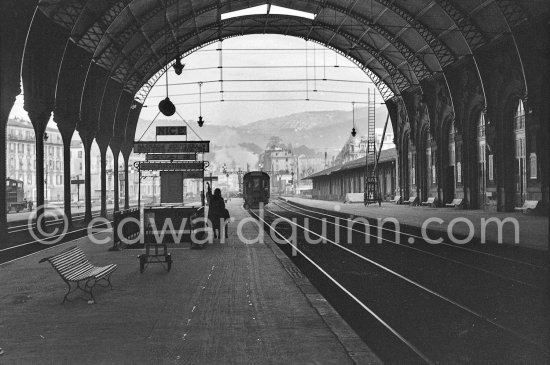 Nice main station 1955. - Photo by Edward Quinn