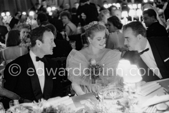 David Niven, Princess Grace of Monaco, formerly actress Grace Kelly, and Prince Rainier. David Niven was one of Grace Kelly’s old Hollywood friends. Niven and his wife every year made the journey from America especially to visit her. They were present at Monte Carlo for the "Bal à l’Opéra". Monte Carlo 1959. - Photo by Edward Quinn