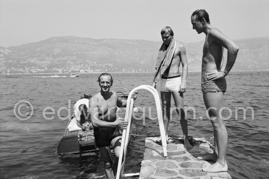 David Niven with his sons David Jr. and Jamie. Saint-Jean-Cap-Ferrat 1961. - Photo by Edward Quinn