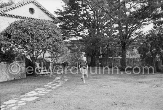 Rudolf Nureyev, Soviet dancer of ballet and modern dance at his mansion above Monte Carlo. La Turbie 1963. - Photo by Edward Quinn