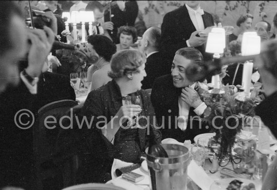 Aristotle Onassis and his guest Mrs Jacks. "Bal de la Rose" gala dinner at the International Sporting Club in Monte Carlo, 1956. - Photo by Edward Quinn