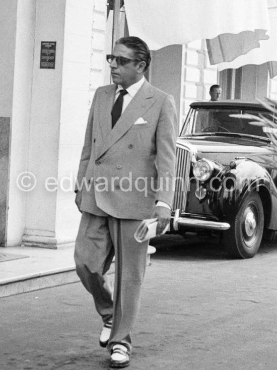 Aristotle Onassis. Arriving at the Carlton Hotel. Cannes 1953. - Photo by Edward Quinn
