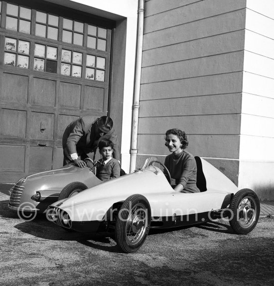 Aristotle, his son Alexander and Tina Onassis. Château de la Croë. Cap d\'Antibes 1954. - Photo by Edward Quinn