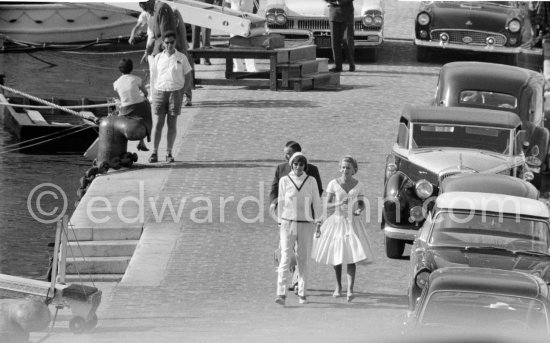 George Schlee, Greta Garbo, Tina Onassis. Monaco harbor 1958. - Photo by Edward Quinn