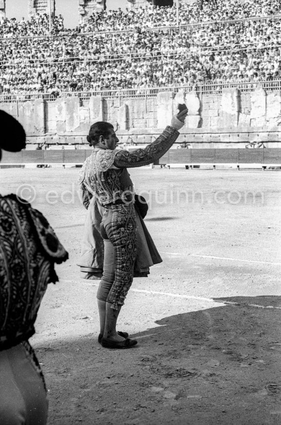 Bullfight (corrida de toros, tauromaquia): Antonio Ordóñez with a bull\'s ear. Arles 1960. A bullfight Picasso attended (see "Picasso"). - Photo by Edward Quinn