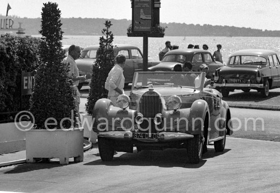 The Bugatti of Sir Duncan Orr Lewis (on the left with cigar). Cannes 1957. Car: Bugatti type 57C Aravis Gangloff chassis number 57736. The story of the car: www.velocetoday.com/btw-the-lords-bugatti/ - Photo by Edward Quinn
