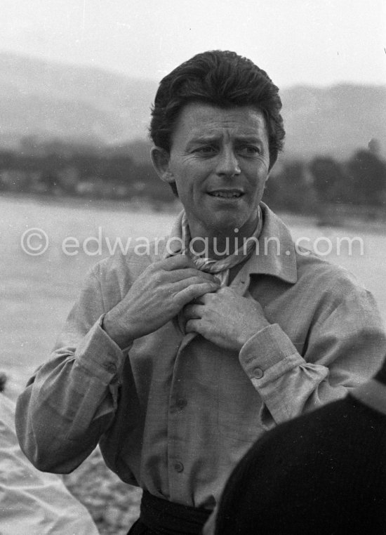 Gérard Philipe as Modigliani in "Montparnasse 19". A film by Jacques Becker. A scene being filmed on the beach. Cagnes-sur-Mer 1957. - Photo by Edward Quinn