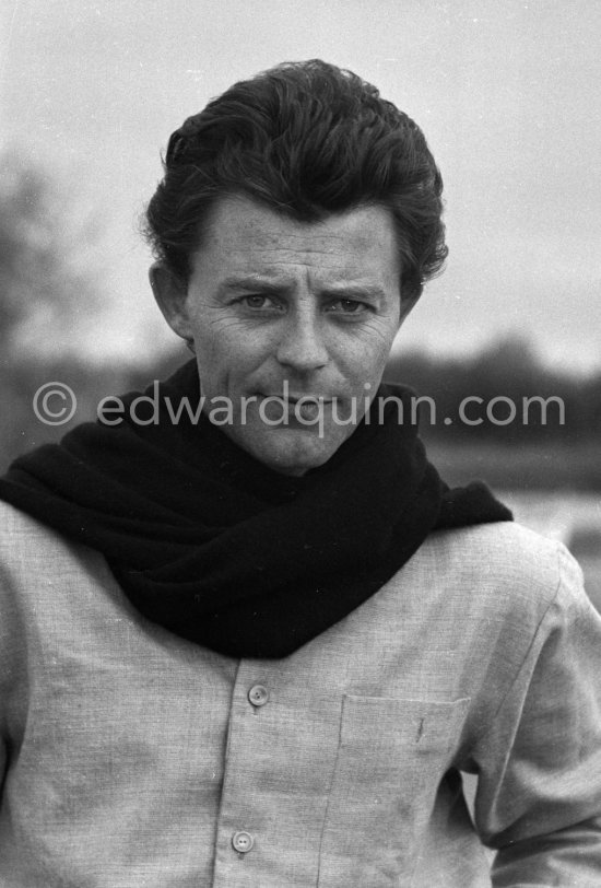 Gérard Philipe as Modigliani in "Montparnasse 19". A film by Jacques Becker. A scene being filmed on the beach. Cagnes-sur-Mer 1957. - Photo by Edward Quinn