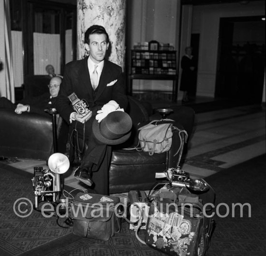 Photographer waiting for action at the wedding of Prince Nicola Romanoff, and Contessa della Gheredesca. Hotel Carlton, Cannes 1952 - Photo by Edward Quinn