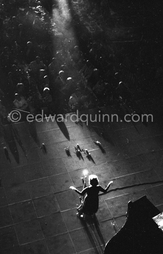Edith Piaf performing on the stage of the Sporting d'Ete, Monte Carlo 1959. - Photo by Edward Quinn