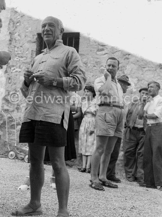 Pablo Picasso on the occasion of the summer ceramics exhibition "Japon. Céramique contemporaine" at the Nérolium. Vallauris 21.7.1951. - Photo by Edward Quinn