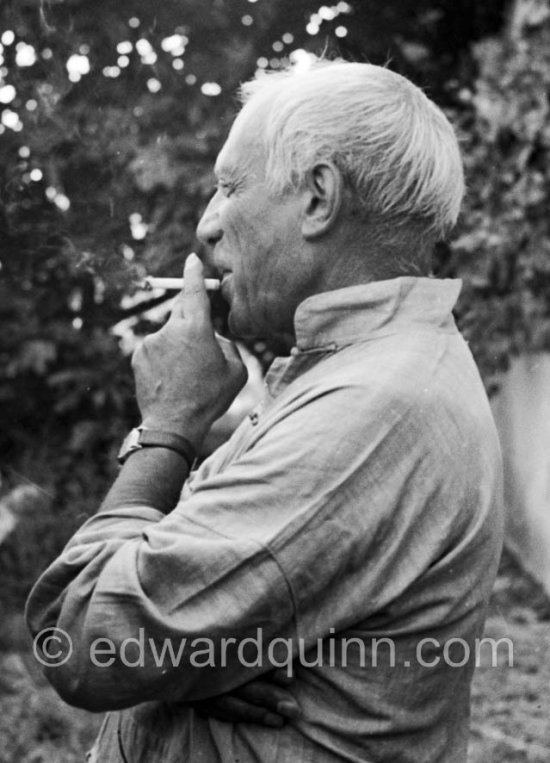 Picasso on the occasion of the summer ceramics exhibition “Japon. Céramique contemporaine” at the Nérolium. Vallauris, July 21 1951. - Photo by Edward Quinn