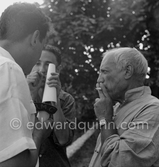 Pablo Picasso on the occasion of the summer ceramics exhibition "Japon. Céramique contemporaine" at the Nérolium. Interview with RMC. Vallauris 21.7.1951. - Photo by Edward Quinn