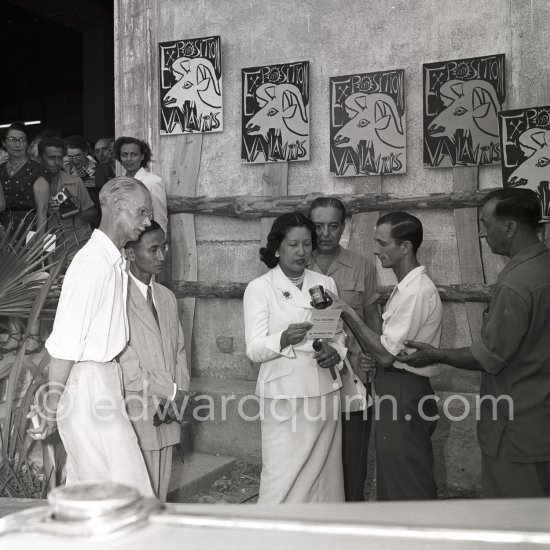 Ceramic exposition, visit of a foreign delegation. Vallauris 1952. - Photo by Edward Quinn