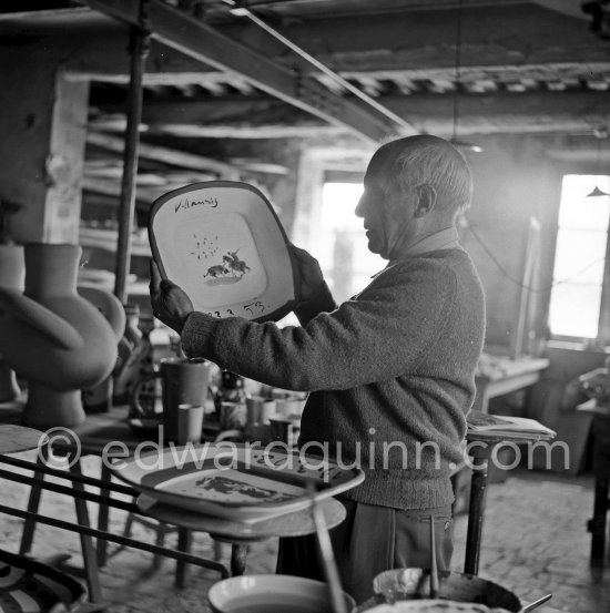 Pablo Picasso at work at the Madoura pottery. Vallauris 23.3.1953. - Photo by Edward Quinn