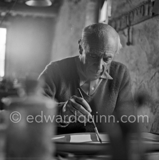 Pablo Picasso works on "Le picador" at the Madoura pottery. Vallauris 23.3.1953. - Photo by Edward Quinn