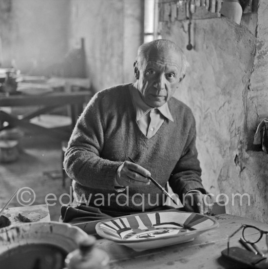 Pablo Picasso works on "La Pique" at the Madoura pottery. Vallauris 23.3.1953. - Photo by Edward Quinn
