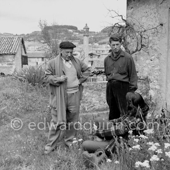 Pablo Picasso, his son Paulo Picasso and Françoise Gilot in front of the sculpture studio Le Fournas. Vallauris 1953. - Photo by Edward Quinn