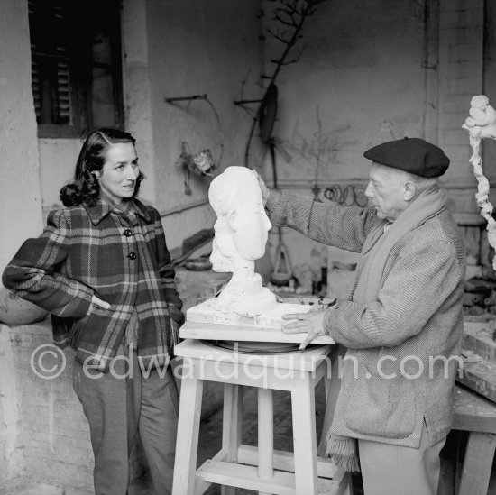 Pablo Picasso and Françoise Gilot with the sculpture "Tête de femme". Le Fournas, Vallauris 1953. - Photo by Edward Quinn