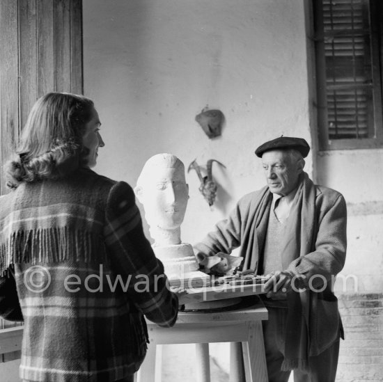 Pablo Picasso and Françoise Gilot with the sculpture "Tête de femme". Le Fournas, Vallauris 1953. - Photo by Edward Quinn