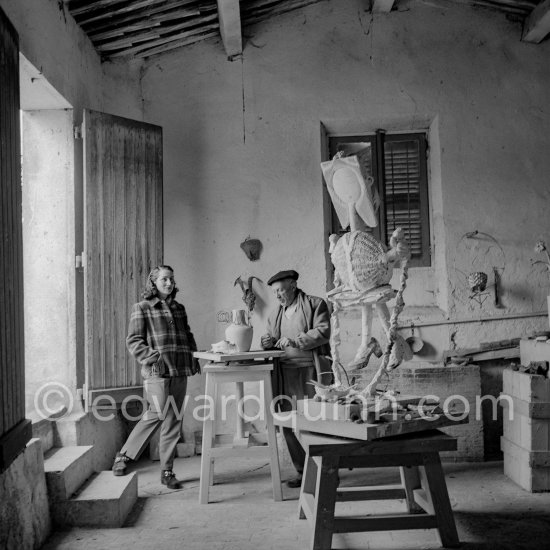 Pablo Picasso and Françoise Gilot at Le Fournas with sculpture "Petite fille sautant à la corde". Vallauris 1950. - Photo by Edward Quinn