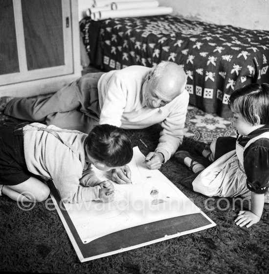 Drawing lesson given by Pablo Picasso to his children Claude Picasso and Paloma Picasso. La Galloise, Vallauris 16.4.1953. - Photo by Edward Quinn