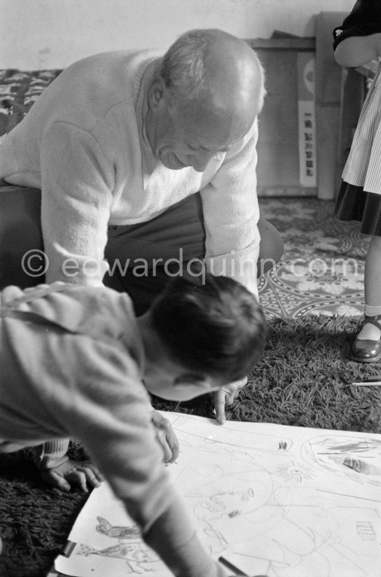 Drawing lesson given by Pablo Picasso and Françoise Gilot to Claude Picasso and Paloma Picasso. La Galloise, Vallauris 16.4.1953. - Photo by Edward Quinn