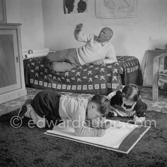 Drawing lesson given by Pablo Picasso to his children Claude Picasso and Paloma Picasso. La Galloise, Vallauris 16.4.1953. - Photo by Edward Quinn